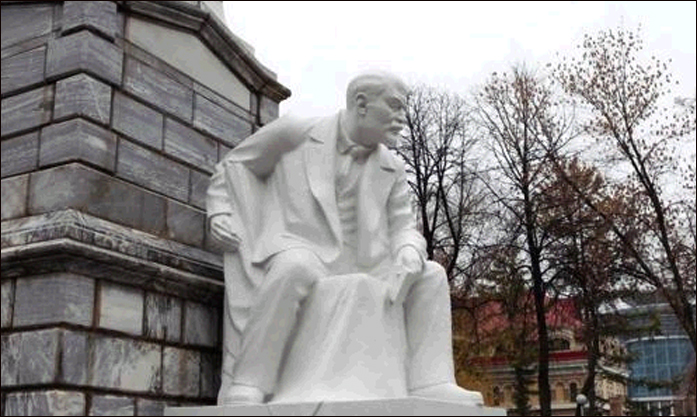Новый памятник вождю большевиков Ленину в Уфе