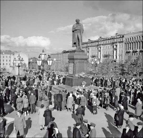 Пушкинская площадь в 1950 году. Фото Е.Умнова
