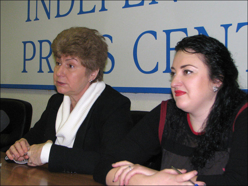 Слева направо: Каринна Москаленко, Оксана Преображенская. Фото Веры Васильевой, HRO.org