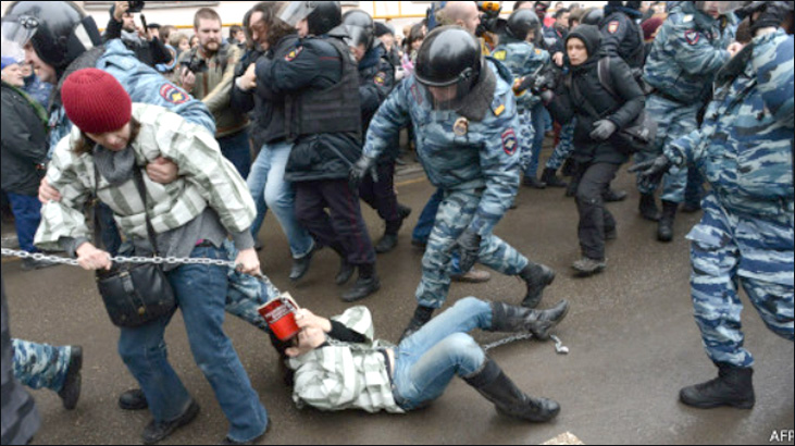 Задержания у суда по Ботоному делу. Москва. 24.02.2014. Фото AFP